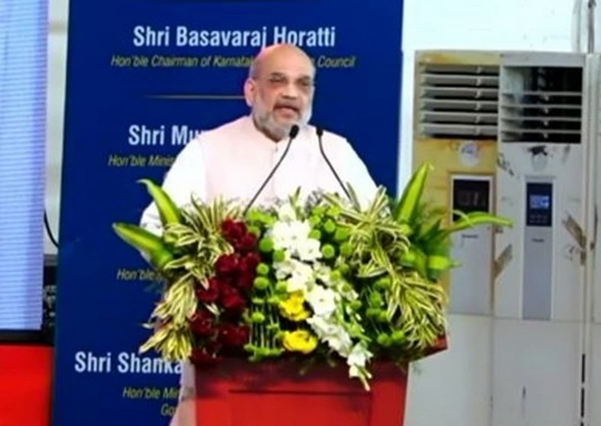 Amit Shah: कर्नाटक के हुबली में केंद्रीय गृह मंत्री का छात्रों को गुरुमंत्र- नया सोचो, बहादुर बनो, आगे बढ़ो