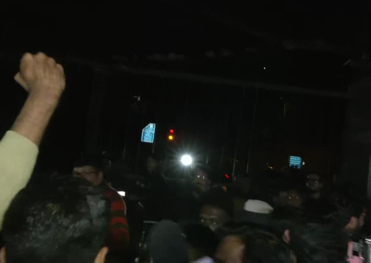JNU के छात्रों का दावा- BBC Documentary की स्क्रीनिंग के दौरान ABVP के कार्यकर्ताओं ने किया पथराव