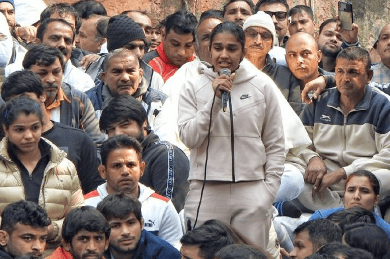 Wrestler Protest: जंतर-मंतर पहुंची बबीता फोगाट बोली- बृजभूषण शरण सिंह को बर्खास्त किया जाना चाहिए