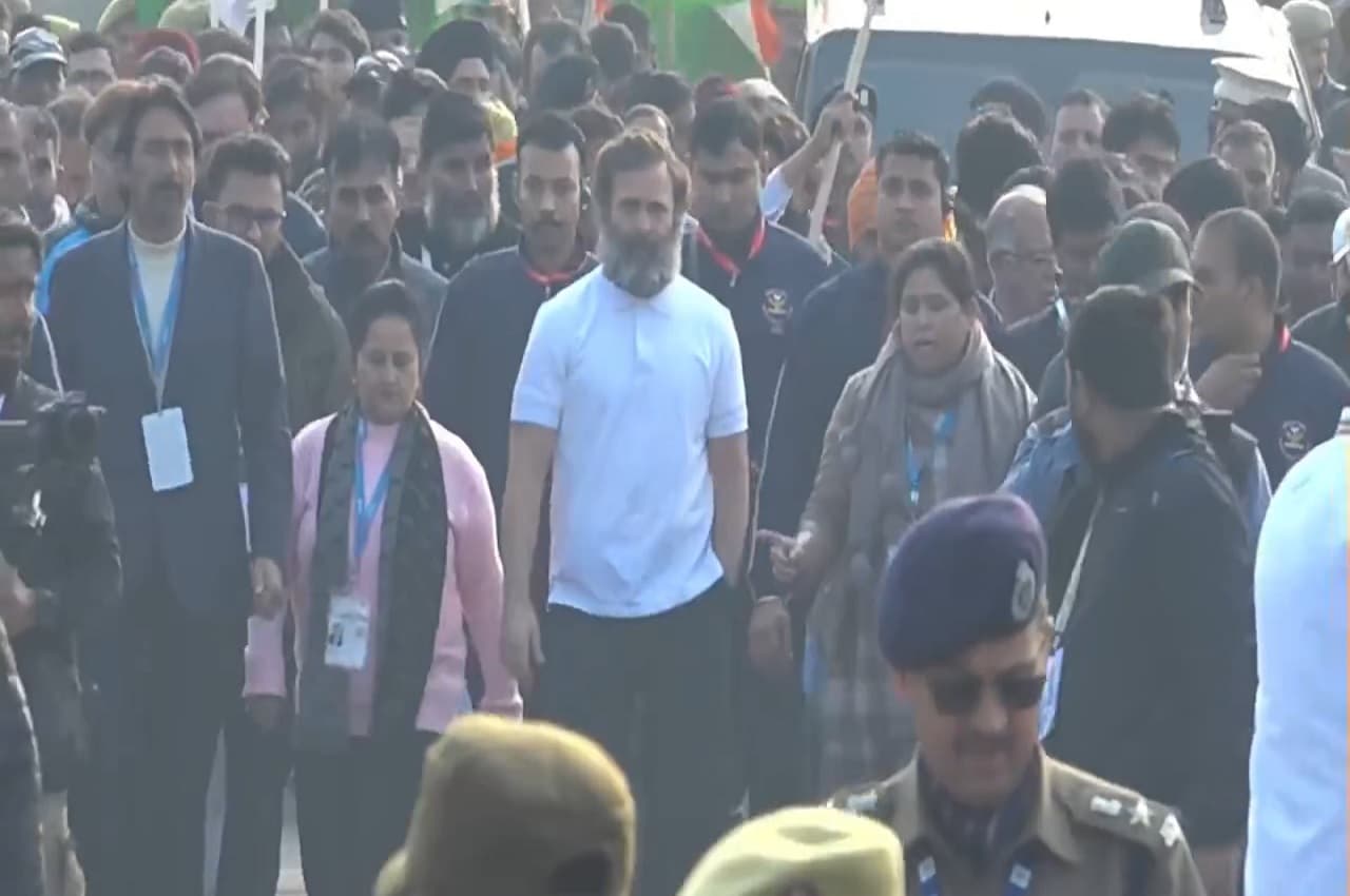 Bharat Jodo Yatra: कांग्रेस भारत जोड़ो यात्रा का आज 129वां दिन, विजयपुर से जम्मू के लिए रवाना हुई यात्रा