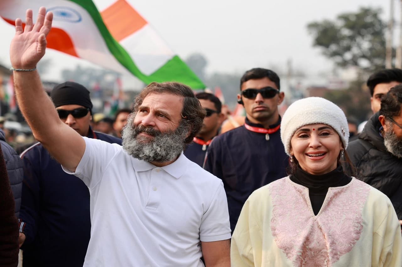 Bharat Jodo Yatra: कांग्रेस भारत जोड़ो यात्रा का 130वां दिन, राहुल गांधी के मार्च में शामिल हुईं उर्मिला मातोंडकर