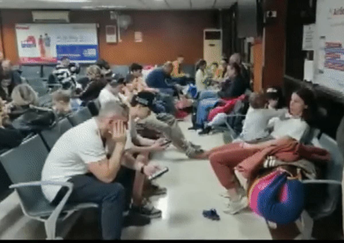 Bomb Threat: मॉस्को-गोवा चार्टर्ड फ्लाइट में बम की सूचना निकली अफवाह, जामनगर एयरपोर्ट के डायरेक्टर बोले- कुछ नहीं मिला