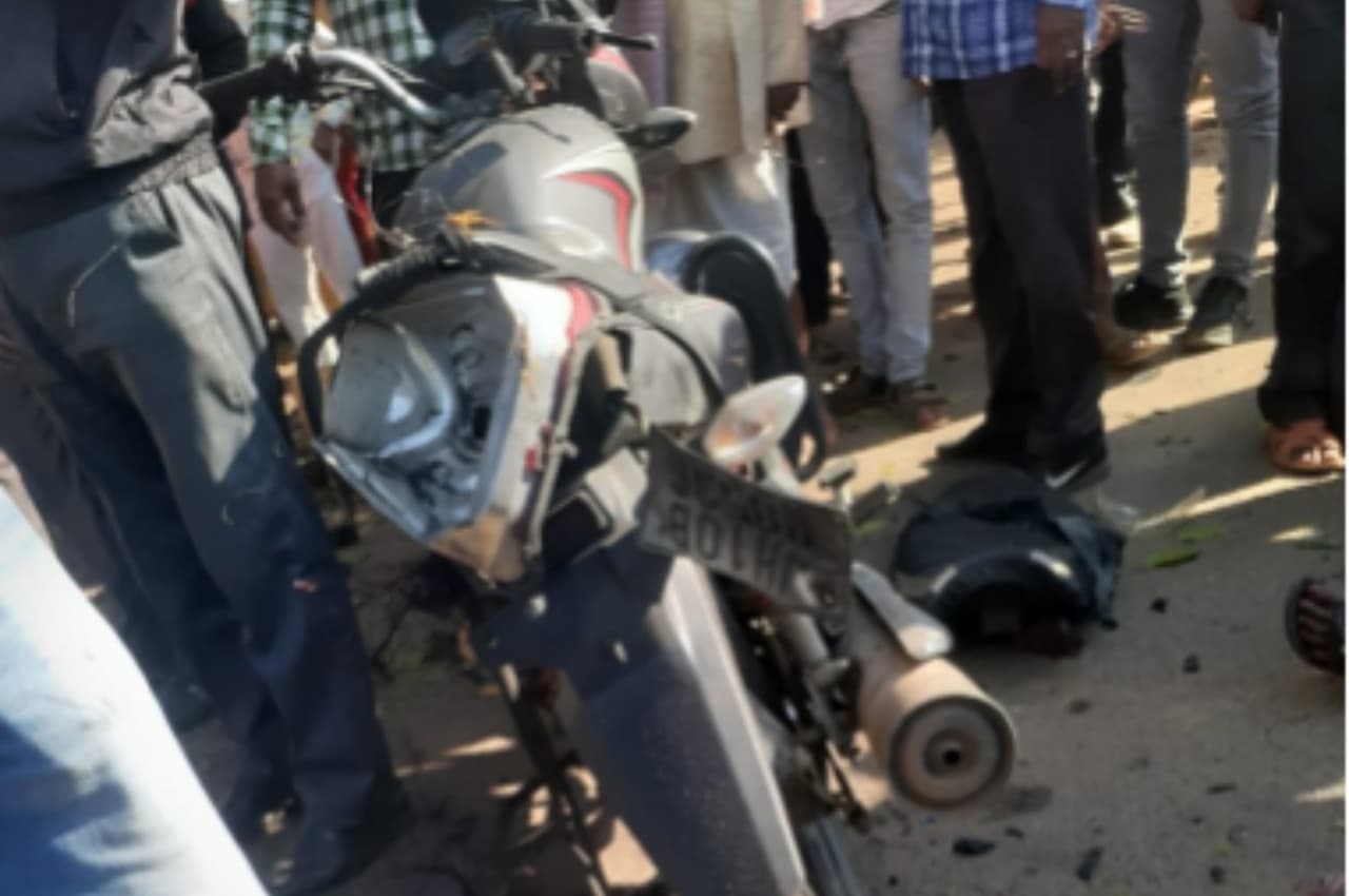धनबाद: बाइक की डिक्की में बम लेकर घूम रहा था शख्स, धमके से दहला इलाका, पांच से ज्यादा जख्मी