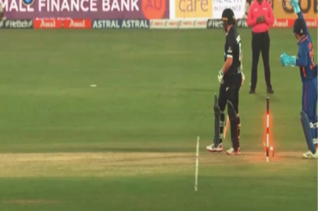 IND vs NZ: इस बचकानी हरकत के चलते 4 वनडे के लिए बैन हो जाते Ishan Kishan, रेफरी ने वार्निंग देकर छोड़ा!