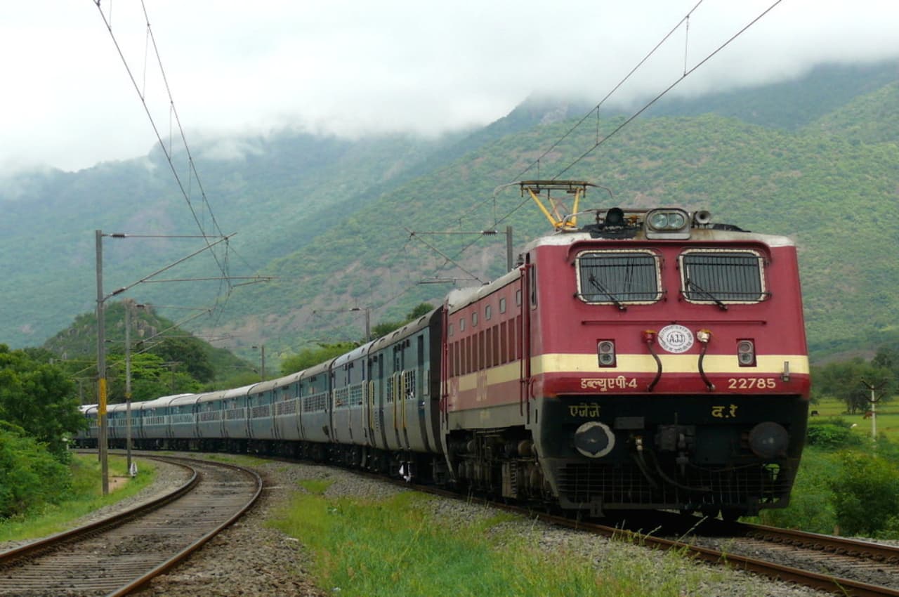 Indian Railway: 2 जनवरी तक यूपी-बिहार से गुजरने वाली ये ट्रेनें रहेंगी रद्द, इनका बदला गया रूट, देखें पूरी List
