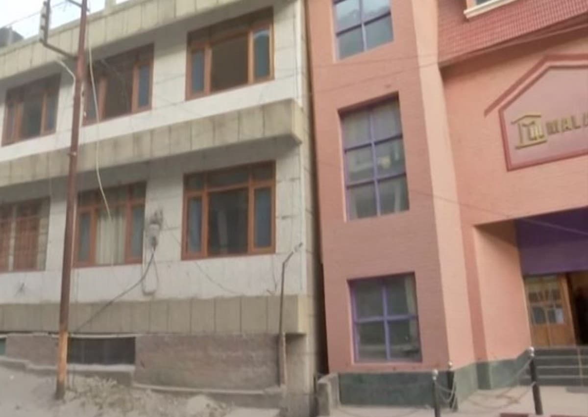 Joshimath Land Sinking: जोशीमठ में क्षतिग्रस्त होटलों और घरों को गिराने का काम आज से होगा शुरू