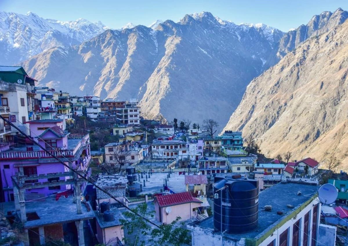 Joshimath Land Sinking: लोगों को बचाने में जुटी SDRF, CM धामी आज आएंगे जोशीमठ; जानें अबतक के बड़े अपडेट्स