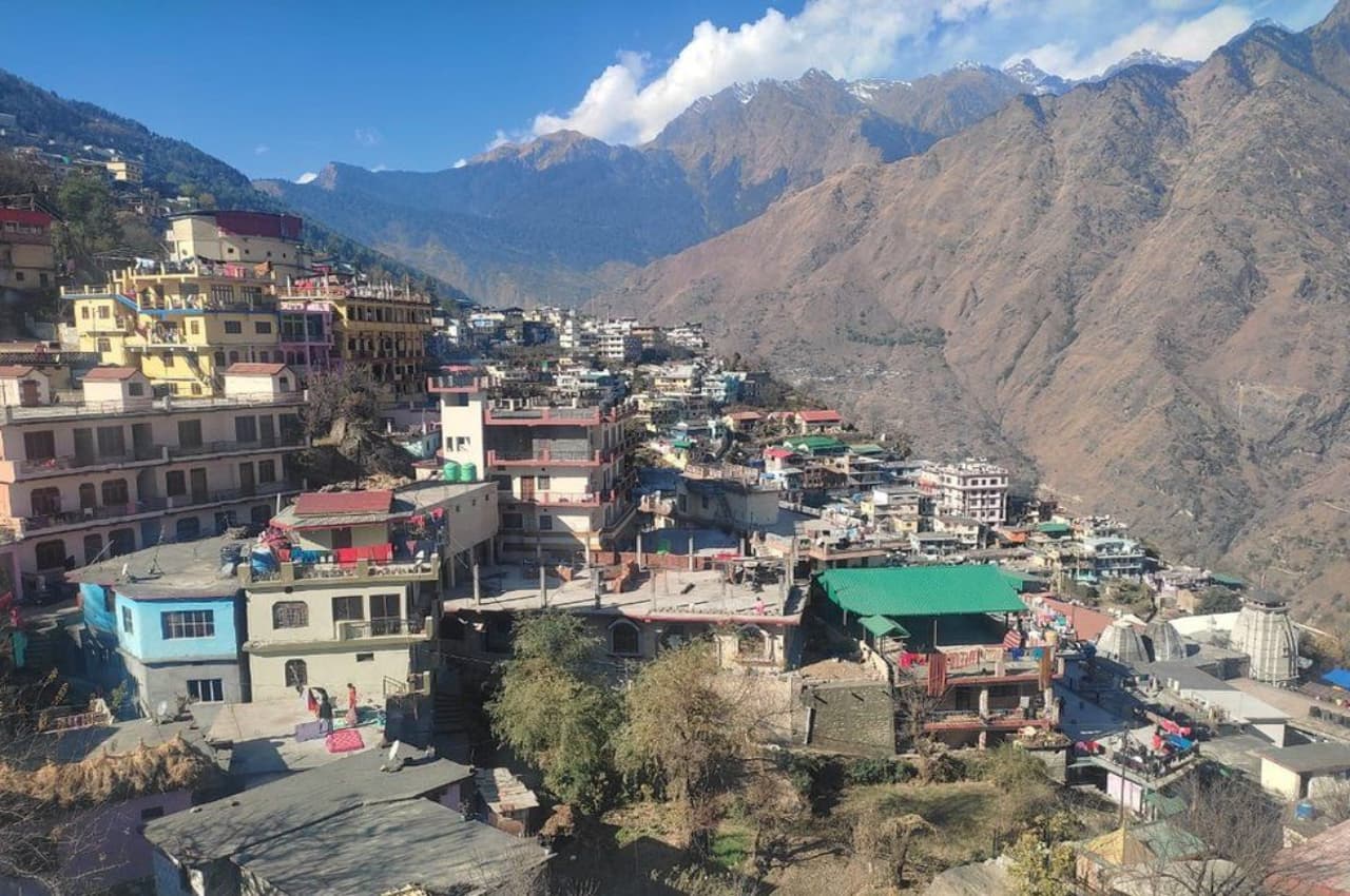 Joshimath Sinking: 'मलारी इन'-'माउंट व्यू' के बाद दो और होटल एक-दूसरे पर झुके, आसपास का इलाका खाली कराया
