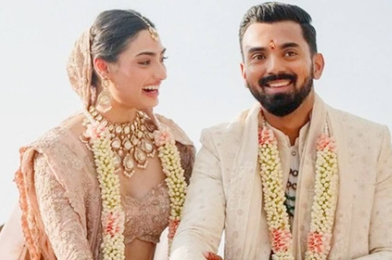 KL Rahul-Athiya Shetty को विराट कोहली ने दिया बड़ा गिफ्ट, धोनी ने भी तोहफा देकर बरसाया प्यार!