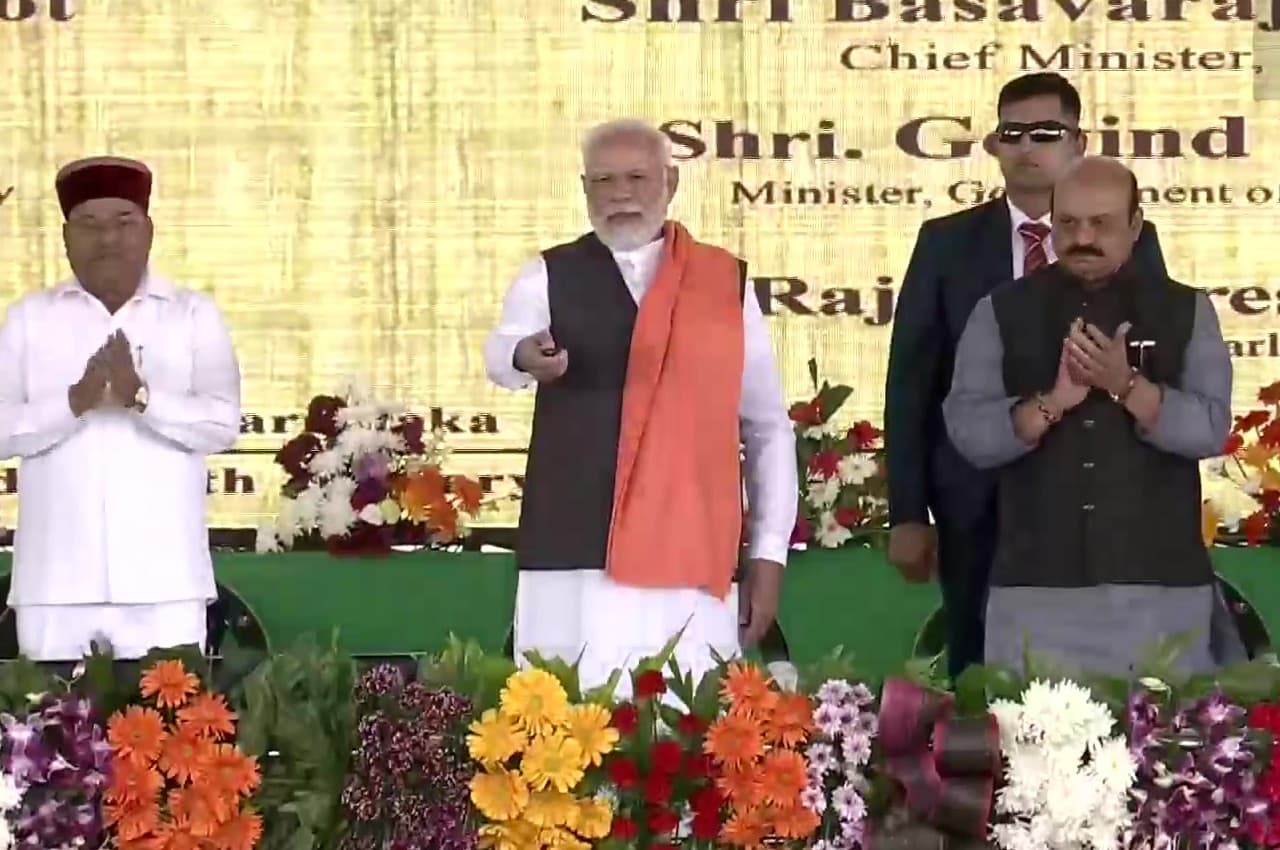 Karnataka: प्रधानमंत्री मोदी ने यादगिरि में विकास परियोजनाओं का उद्घाटन और शिलान्यास किया