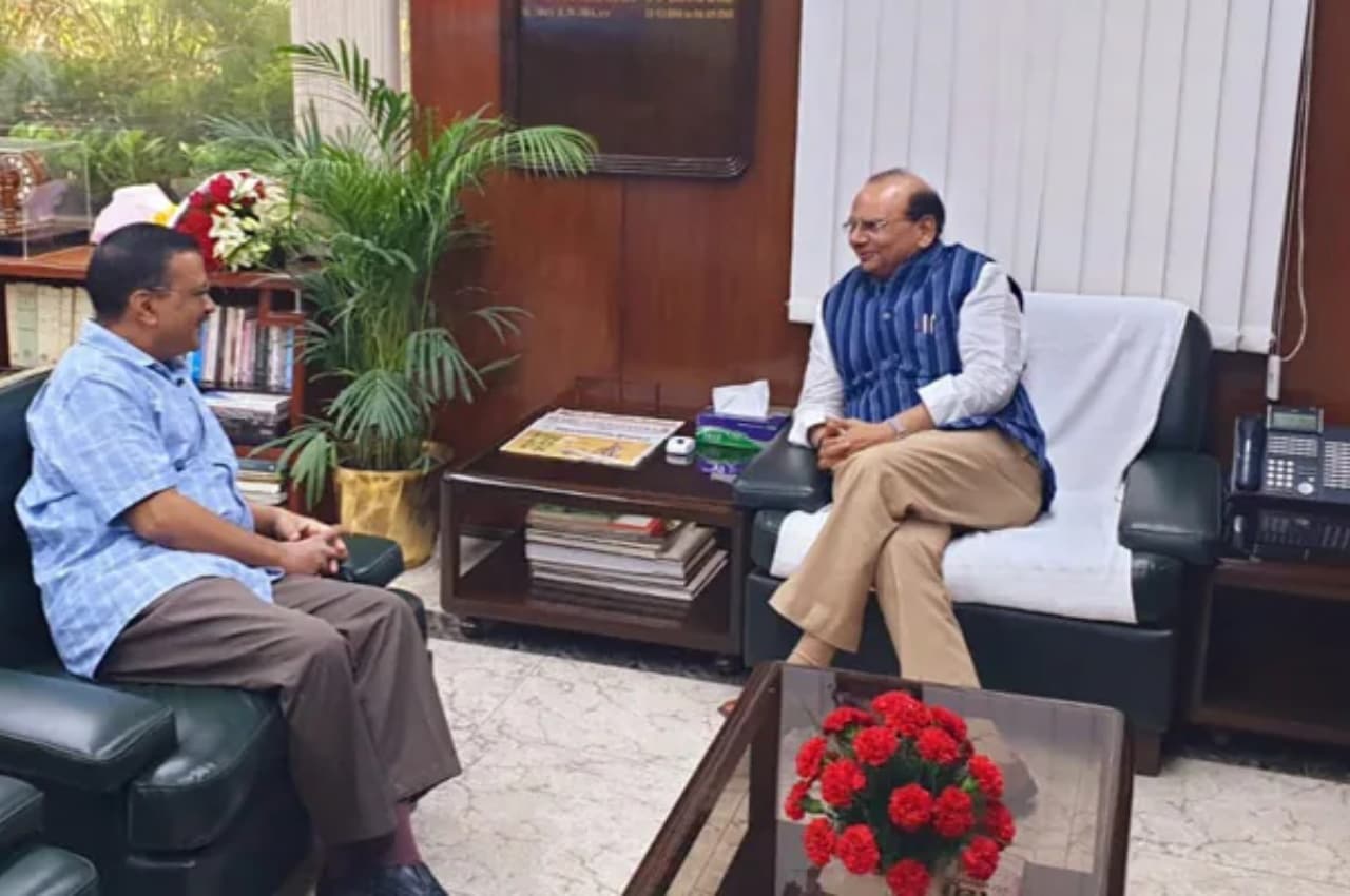 तनाव के बीच केजरीवाल और LG की हुई बैठक, CM का आरोप-काम में बढ़ रहा उपराज्यपाल का दखल