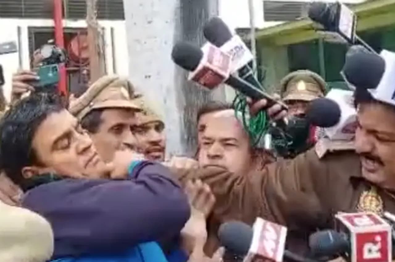 Irfan Solanki: कानपुर कोर्ट में पेशी के बाद पुलिस ने किया ऐसा काम, भड़क गए सपा विधायक इरफान सोलंकी, देखें Video