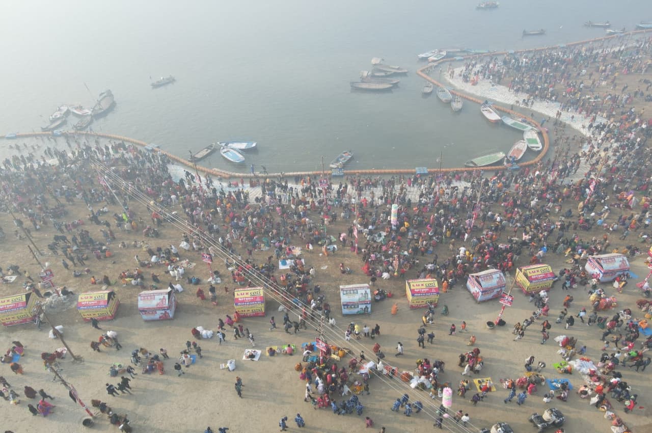 Magh Mela 2023: 'तीर्थराज' प्रयागराज में मकर संक्रांति पर पहुंचे रिकॉर्ड श्रद्धालु, अधिकारी बोले- इतने लाख लोगों ने किया स्नान