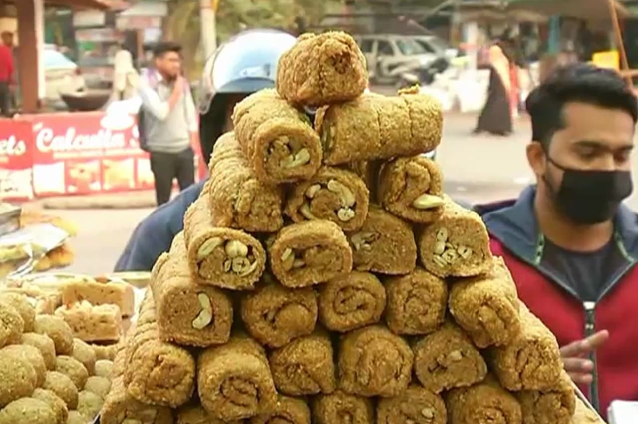 Meerut Ki Gajak: अजी.... मुरैना नहीं, मेरठ की है 'असली गुड़ की गजक', जानें 150 साल पुरानी कहानी