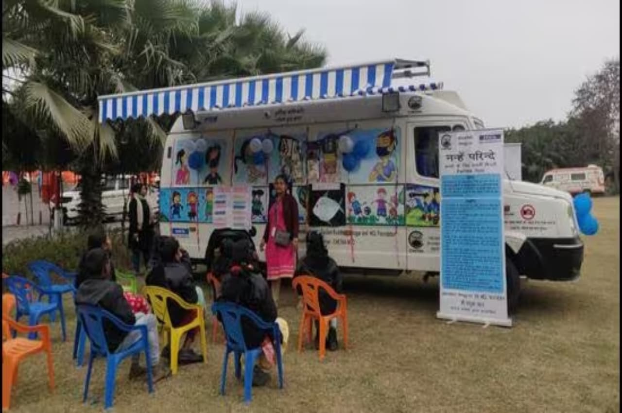 Mobile Education Van: कॉन्वेंट स्कूलों से बेहतर शिक्षा ले नोएडा की बस्तियों के बच्चे, जानें पुलिस की 'पहल'