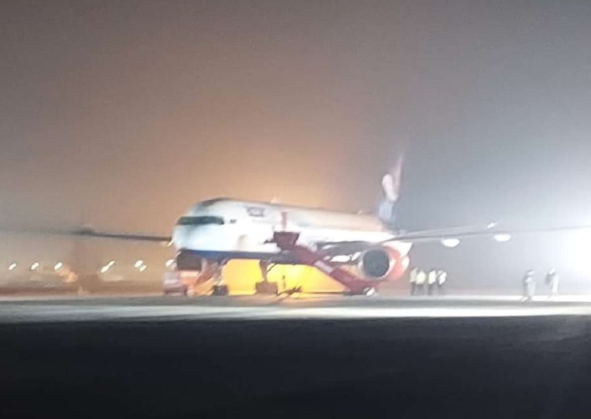 Moscow-Goa Flight: बम की धमकी के बाद मॉस्को-गोवा फ्लाइट की जामनगर में इमरजेंसी लैंडिंग, सुरक्षा एजेंसियां जांच में जुटी