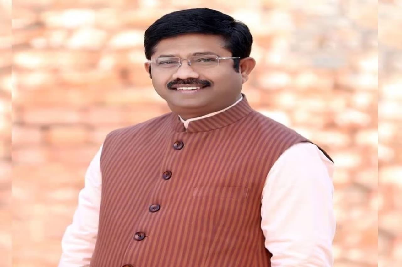 Nand Gopal Nandi: योगी के कैबिनेट मंत्री को एक साल की सजा और जुर्माना, ये है पूरा मामला