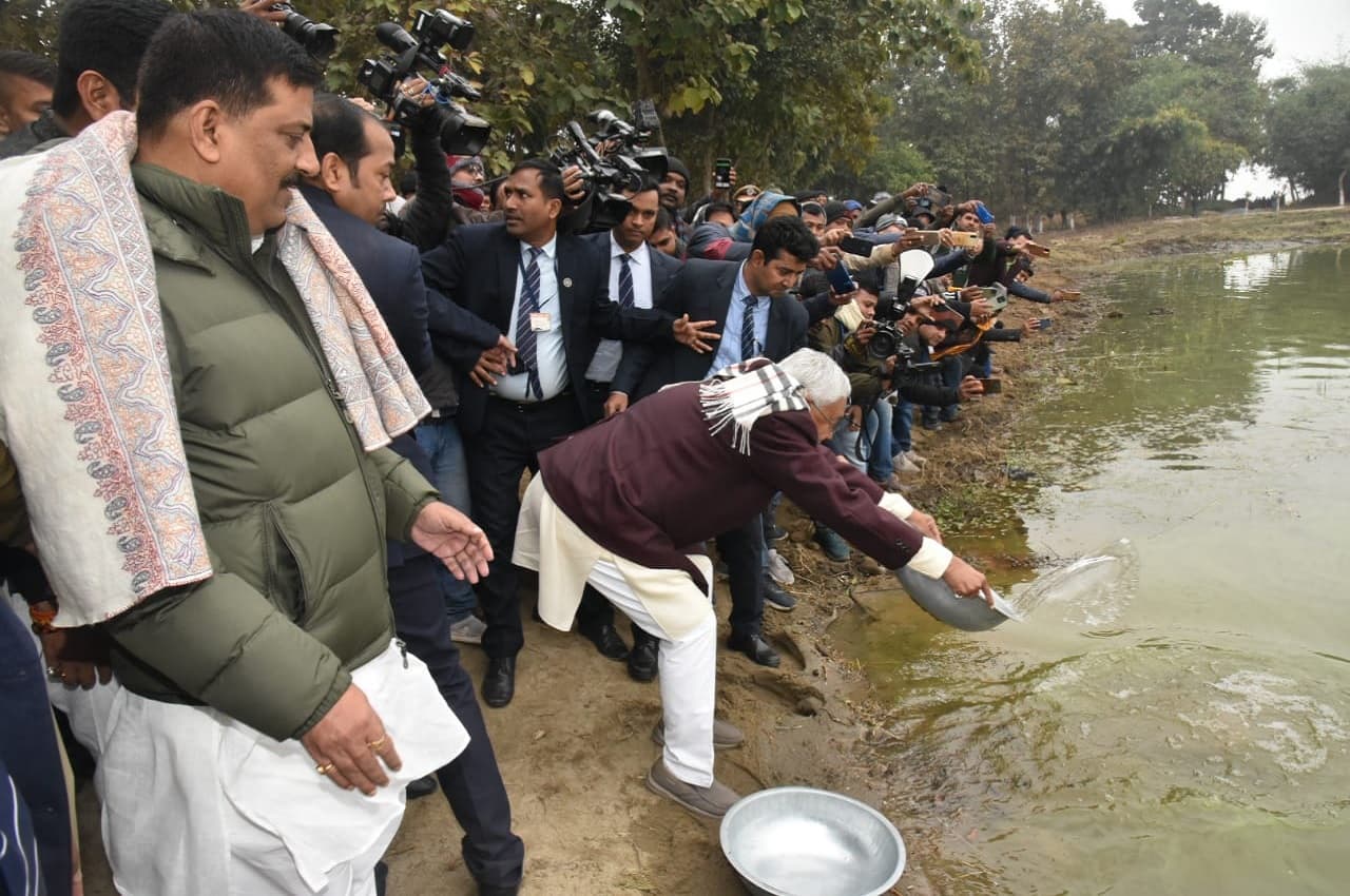 समाधान यात्रा का सच: सीएम के आने के पहले गांव को किया गया चकाचक