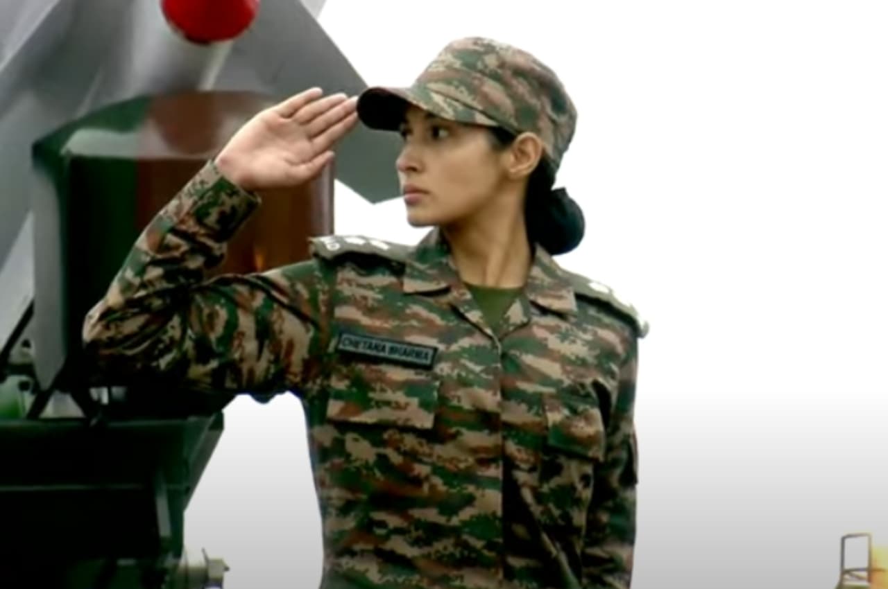 74th Republic Day: कर्तव्य पथ पर पहली परेड में दिखी आत्मनिर्भर भारत की झलक, सैन्य शक्ति का किया दमदार प्रदर्शन