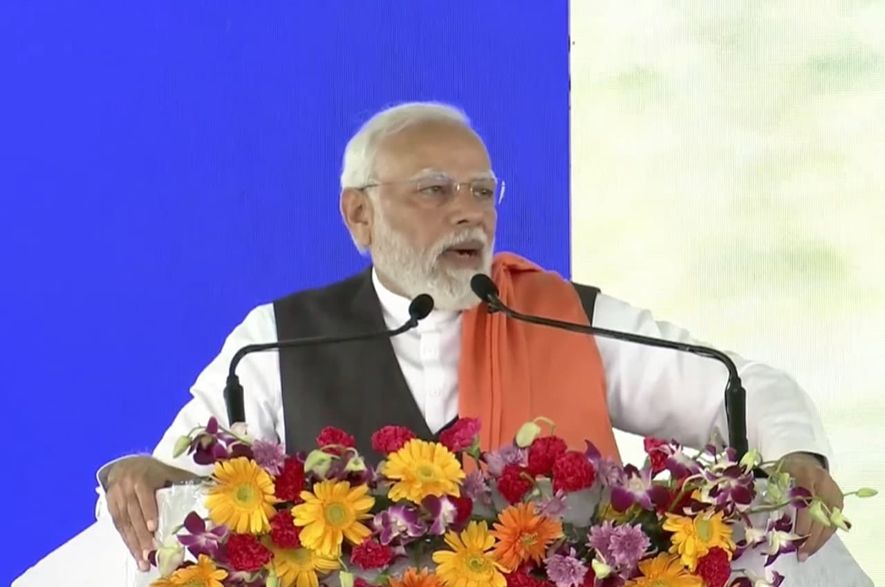 Karnataka में PM मोदी बोले- आजादी के अमृतकाल में हमें विकसित भारत का निर्माण करना है, ये तब होगा जब...