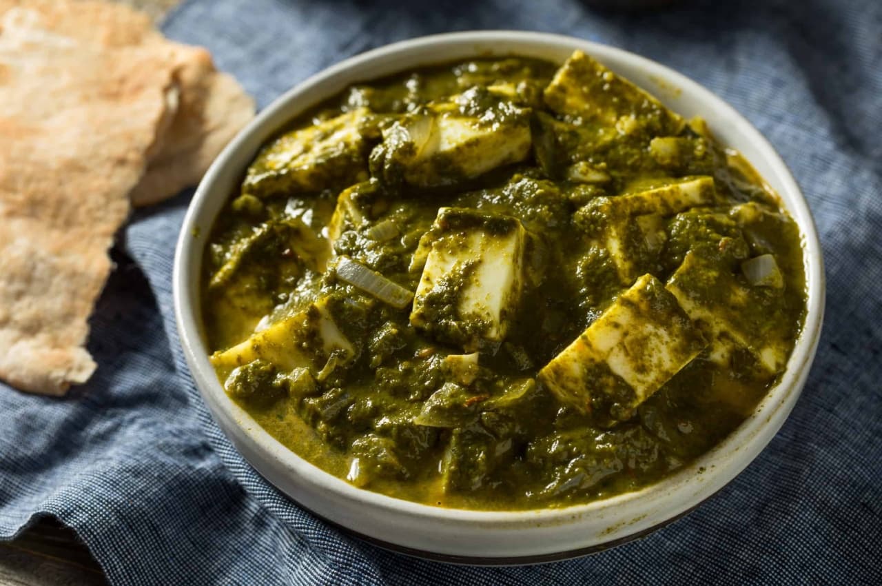 Palak Paneer: रेस्टोरेंट जैसे स्वाद का पालक पनीर बनाना नहीं है मुश्किल! जानें रेसिपी