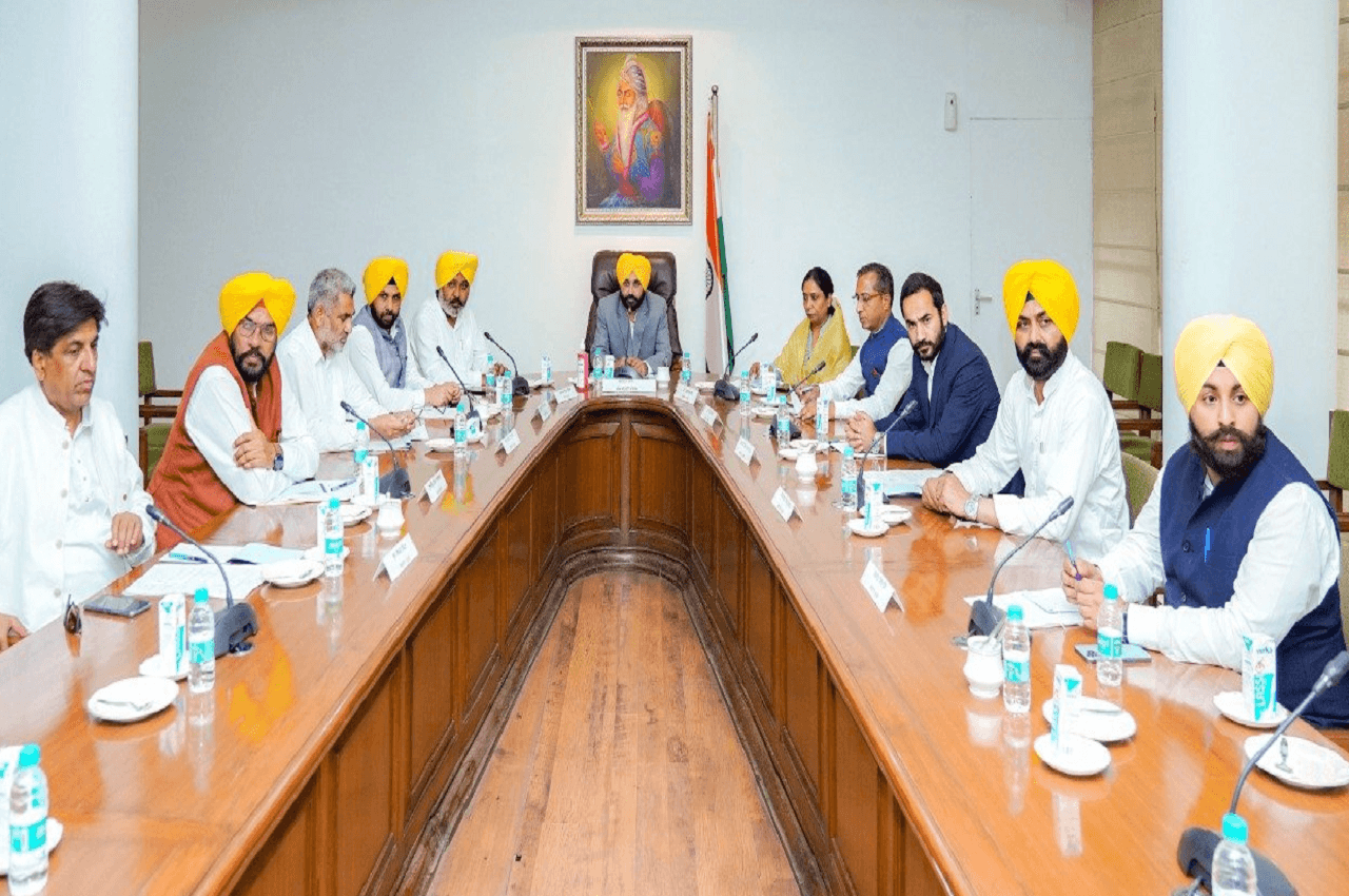 Punjab News : पंजाब सरकार की कैबिनेट बैठक, गाड़ियों के रजिस्ट्रेशन से लेकर भर्तियों के प्रस्ताव पर लगी मोहर