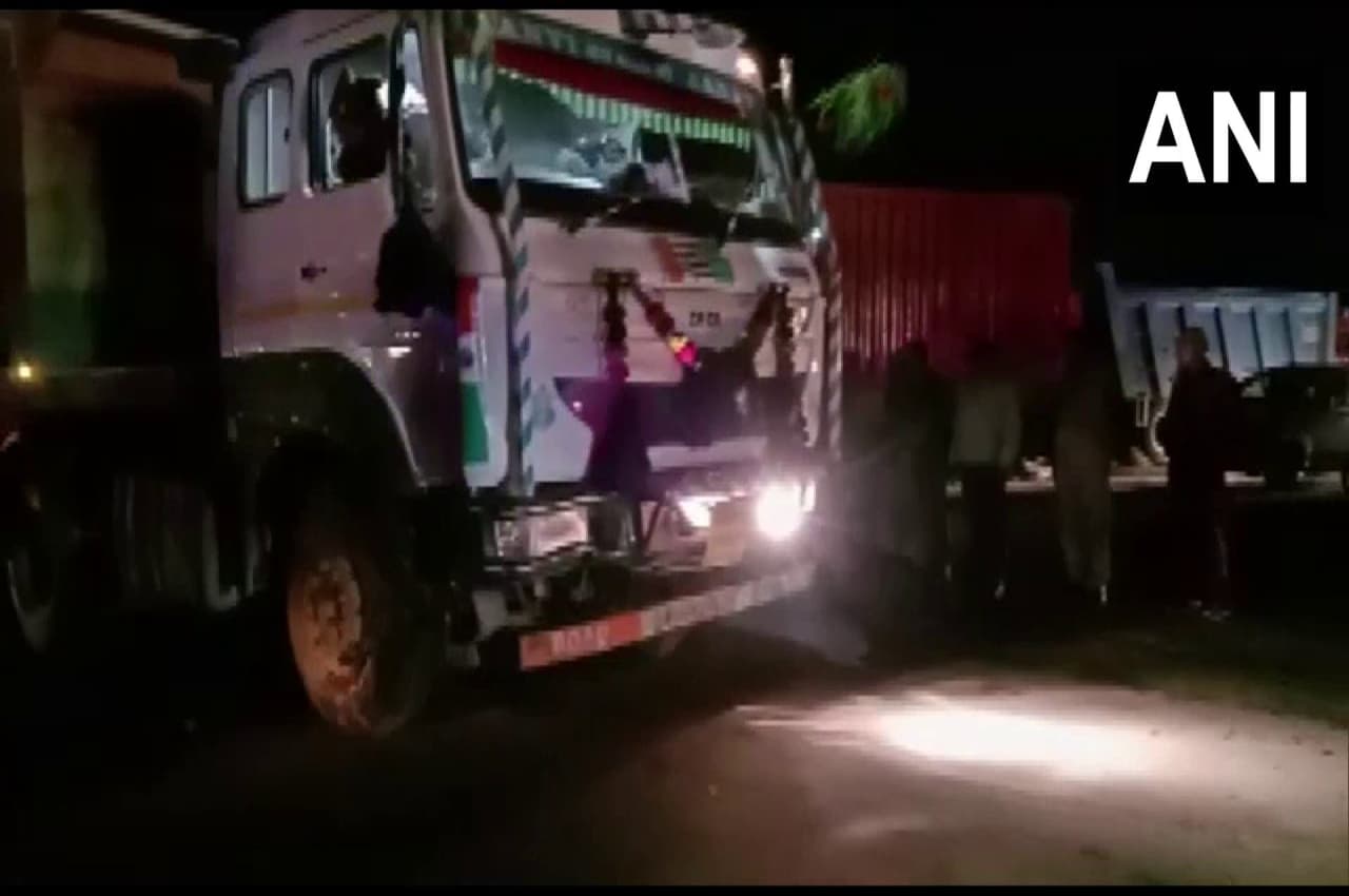 Road Accident: कानपुर-लखनऊ हाईवे पर तेज रफ्तार ट्रक का तांडव, बच्चों समेत 6 की मौत, CM ने जताया दुख
