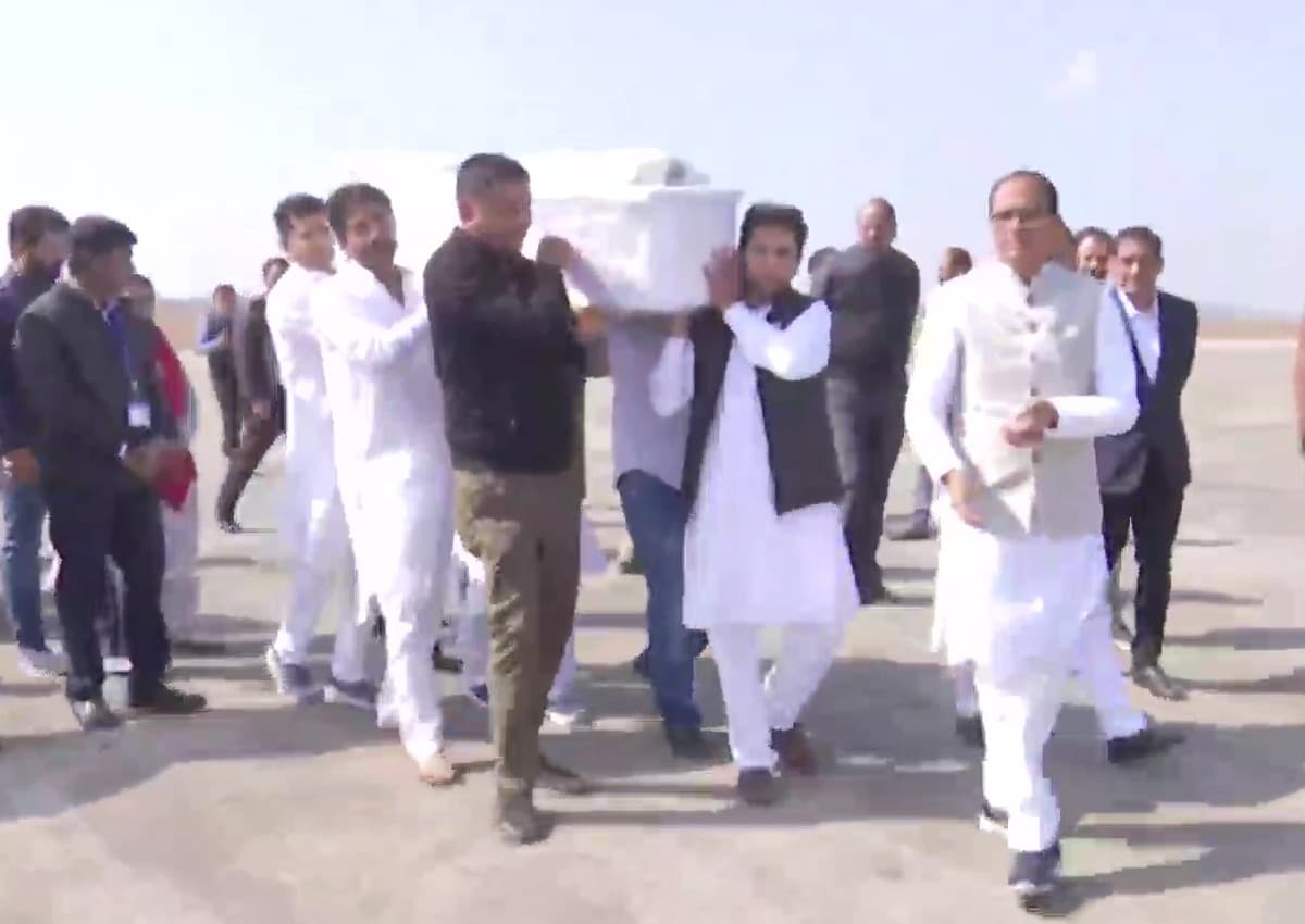 Sharad Yadav Last Rites Live: MP के नर्मदापुरम में होगा शरद यादव का अंतिम संस्कार, भोपाल लाया गया पार्थिव शरीर