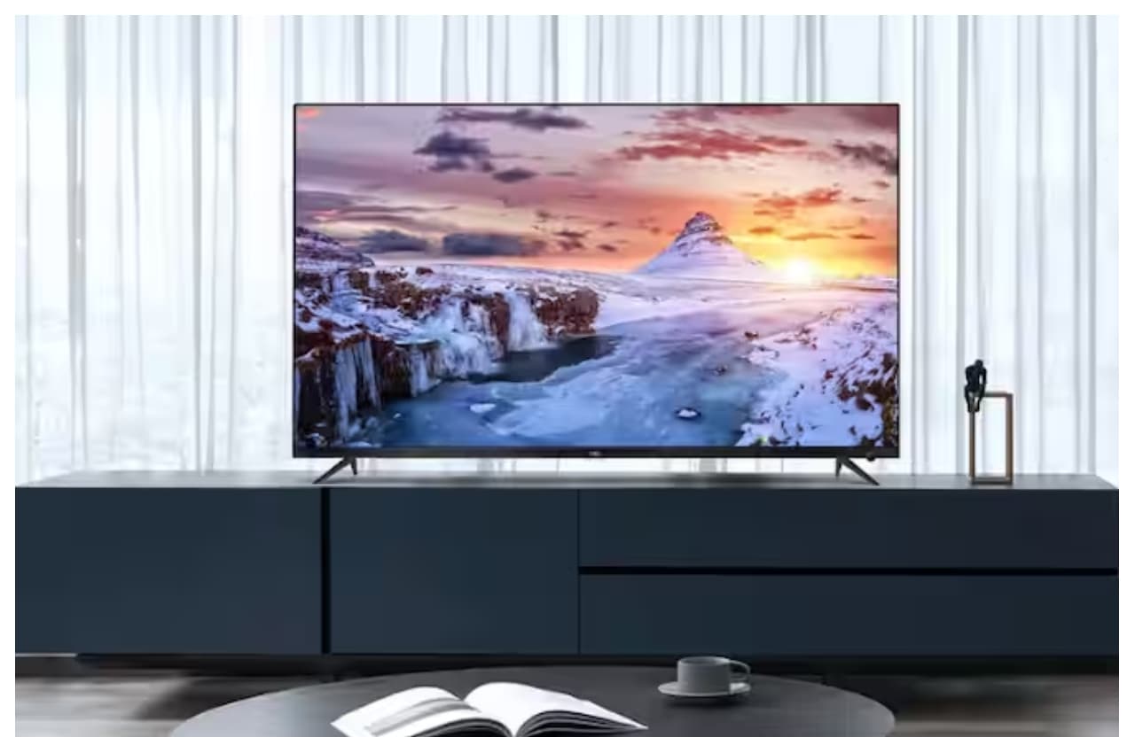 Smart TV Deals: लूट लें सेल, सिर्फ 999 रुपये में घर लेकर आए स्मार्ट टीवी! जानिए क्या है डील्स