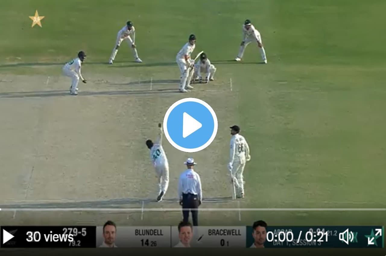PAK vs NZ: Abrar Ahmed के जाल में फंस गए ब्रेसवेल, हिल भी नहीं पाए और खेल हो गया, देखें