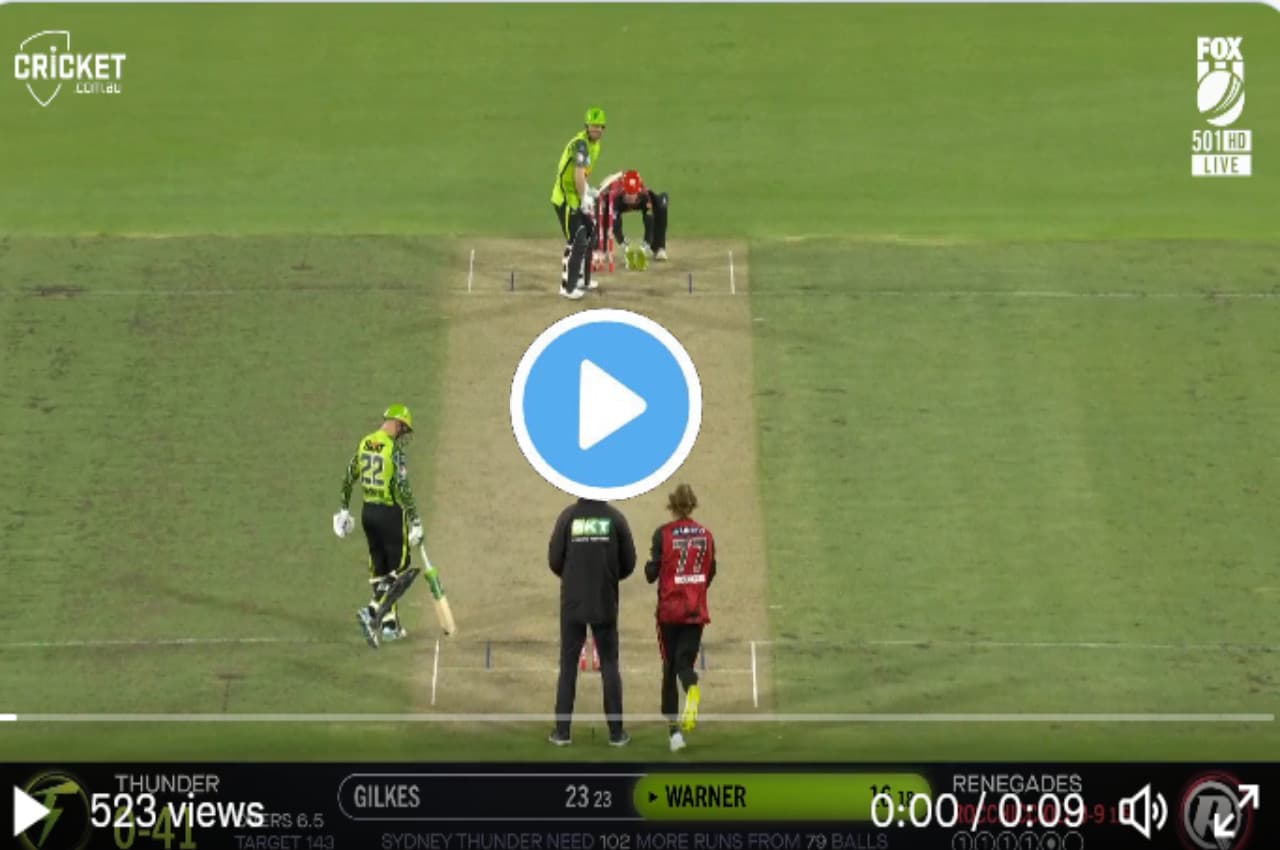 BBL 2022-23: David Warner ने घुटना टेककर ठोका तूफानी छक्का, देखता रह गया बॉलर
