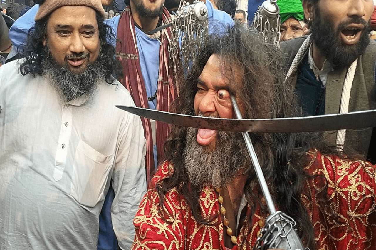 Rajasthan Hindi News: महरौली से पैदल चलकर अजमेर पहुंचे कलन्दर, दरगाह में पेश की छड़ियां, मुल्क में अमन की मांगी दुआ