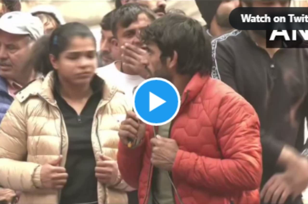 Wrestlers Protest: 'प्लीज इसे राजनीतिक न बनाएं', जंतर-मंतर पहुंची वृंदा करात के सामने बजरंग पूनिया ने जोड़ा हाथ