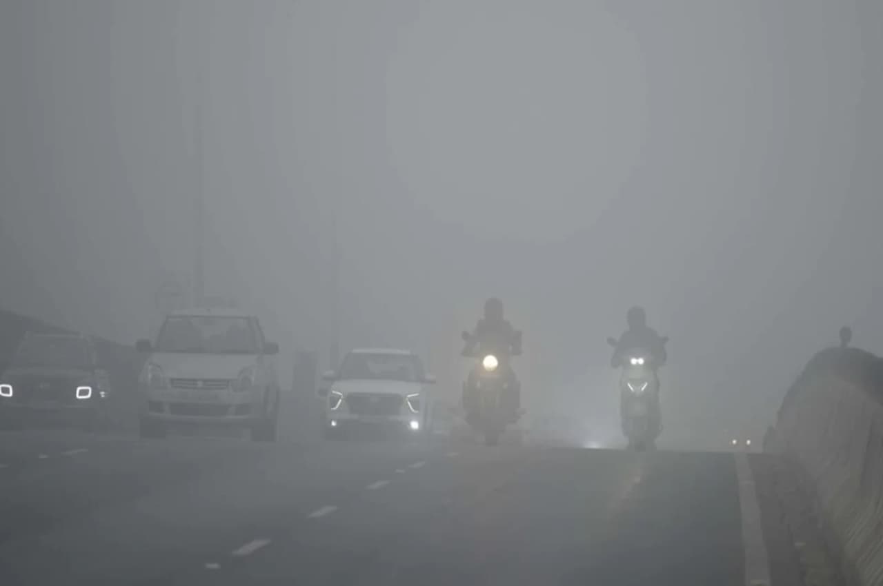 Weather Update: अभी और सताएगी सर्दी; Delhi-NCR में बारिश के साथ UP के लिए जारी हुआ ये अलर्ट
