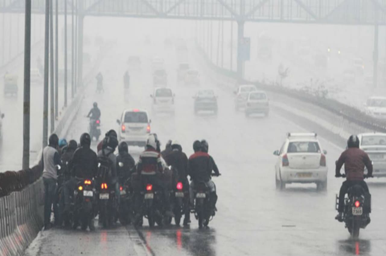 Weather Update: दिल्ली में बारिश के बाद क्या होगा हाल? IMD की चेतावनी ने उड़ाए होश
