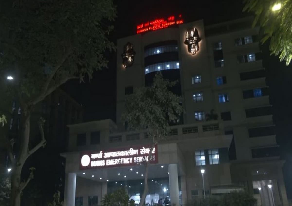 Acid Attack: पालतू कुत्ते को लेकर दो परिवारों के बीच हुआ झगड़ा, एक ने दूसरे पर तेजाब से किया हमला