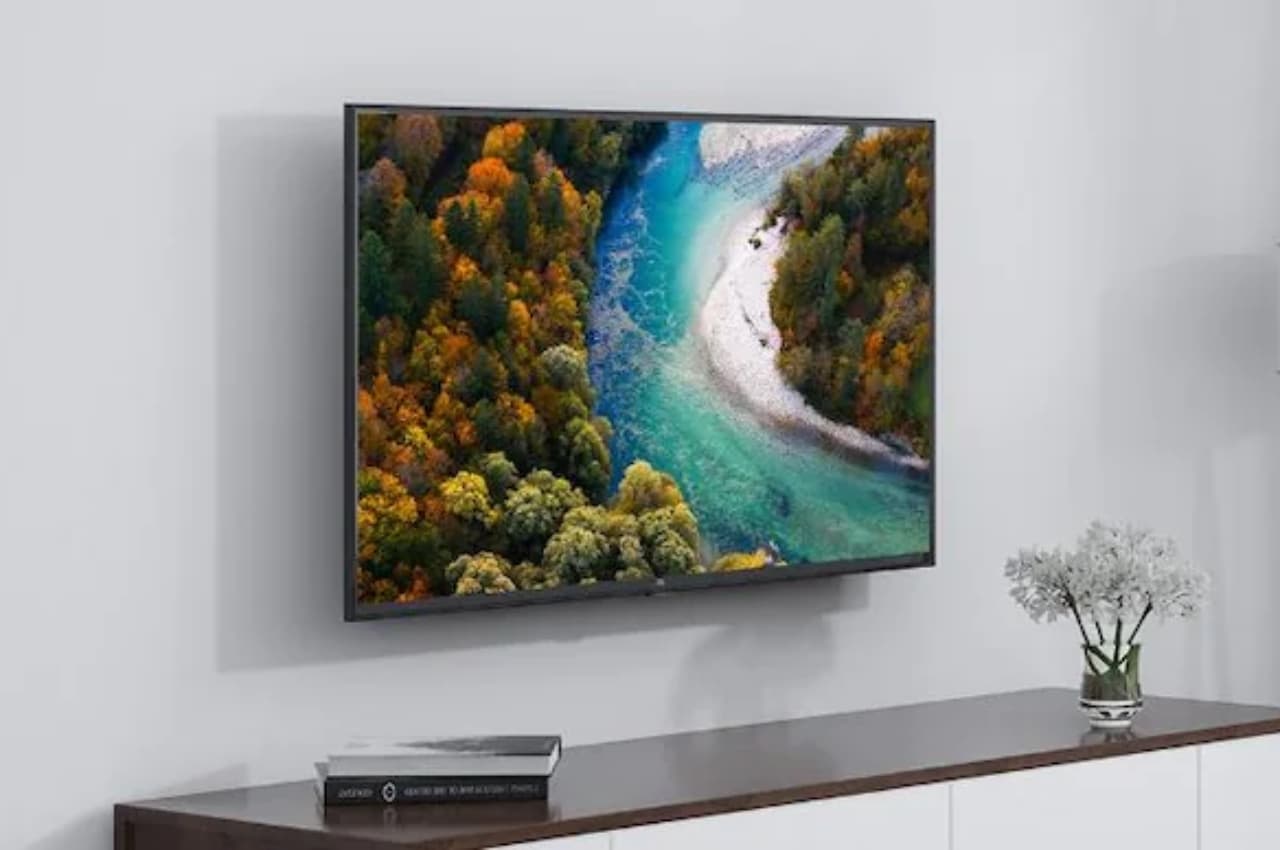 Cheapest Smart TV: नहीं मिलेगा फिर ऐसा मौका, केवल 999 रुपये में मिल रहा है 32 इंच का स्मार्ट टीवी!