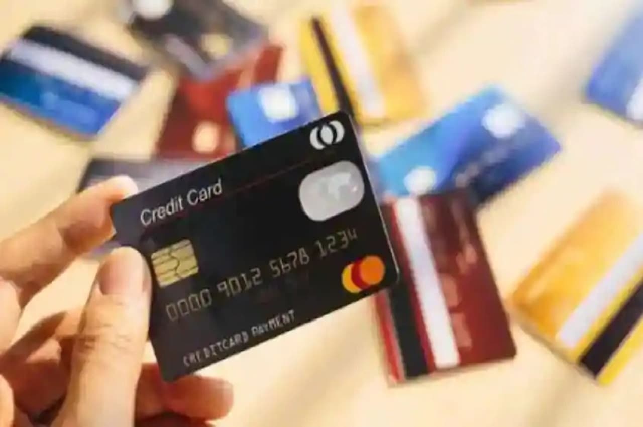 Credit card: क्रेडिट कार्ड खो जाए तो पैसे चोरी होने से कैसे बचाएं? जानें