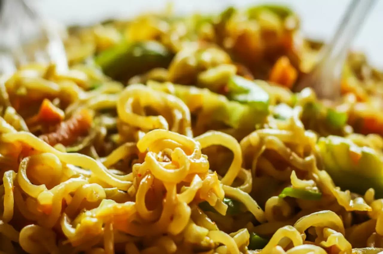 Evening snack: इस आसान रेसिपी के साथ अपनी मैगी को देसी चाइनीज ट्विस्ट दें