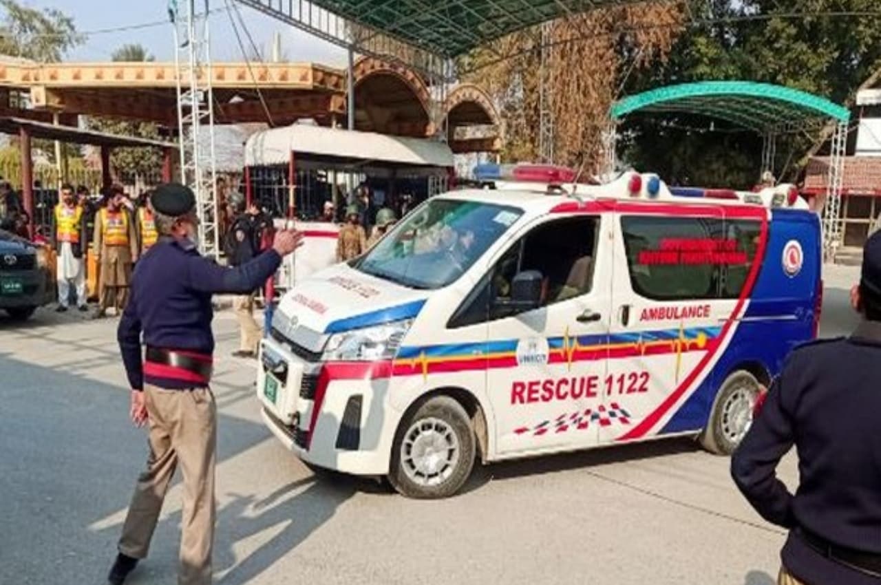 Peshawar blast: तालिबान कमांडर ने ली मस्जिद में आत्मघाती बम विस्फोट की जिम्मेदारी, इस्लामाबाद में हाई अलर्ट