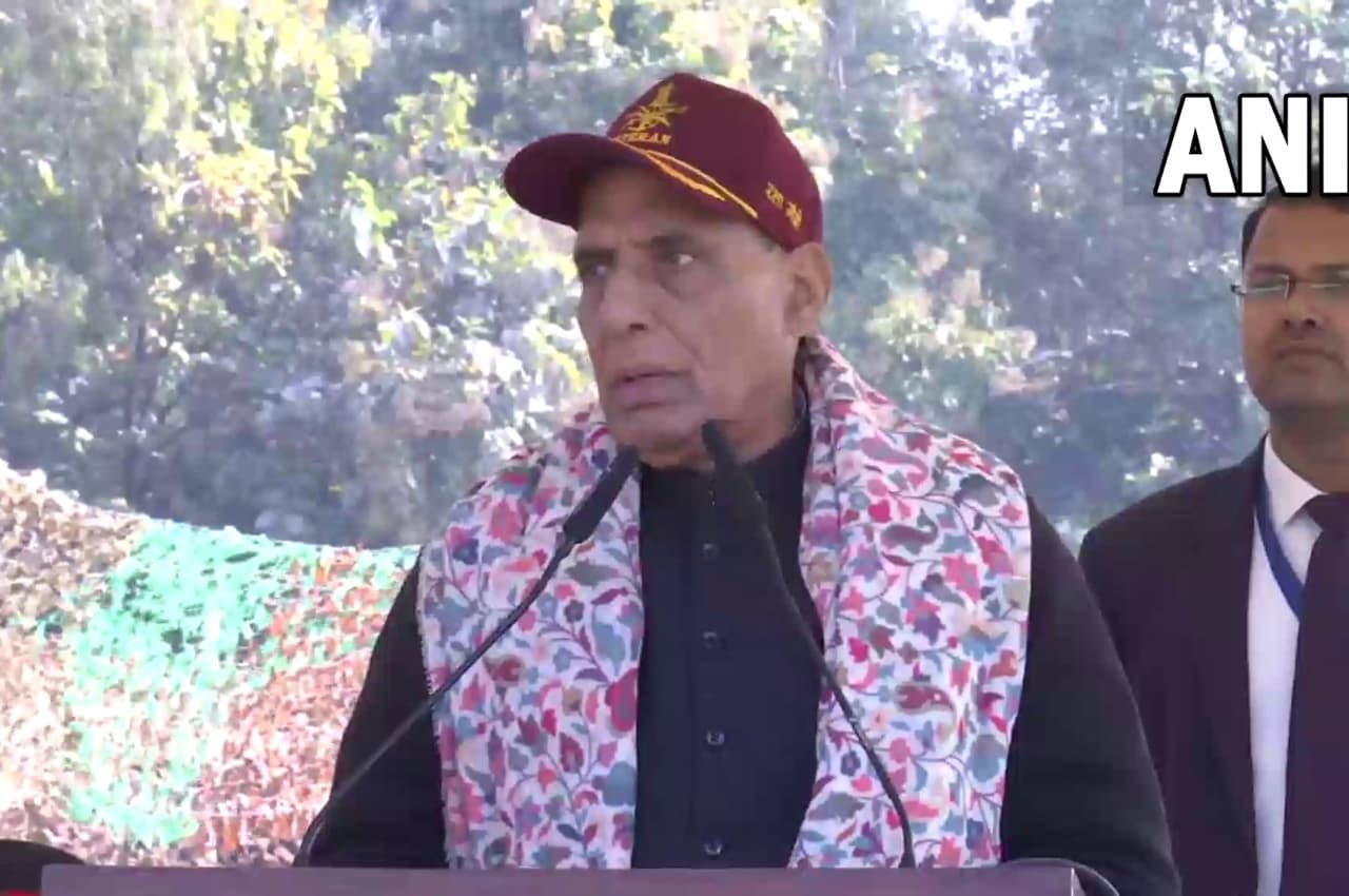'भीष्म पितामह जैसा कोई दिग्गज नहीं...' रक्षा मंत्री राजनाथ सिंह ने की जवानों की तारीफ