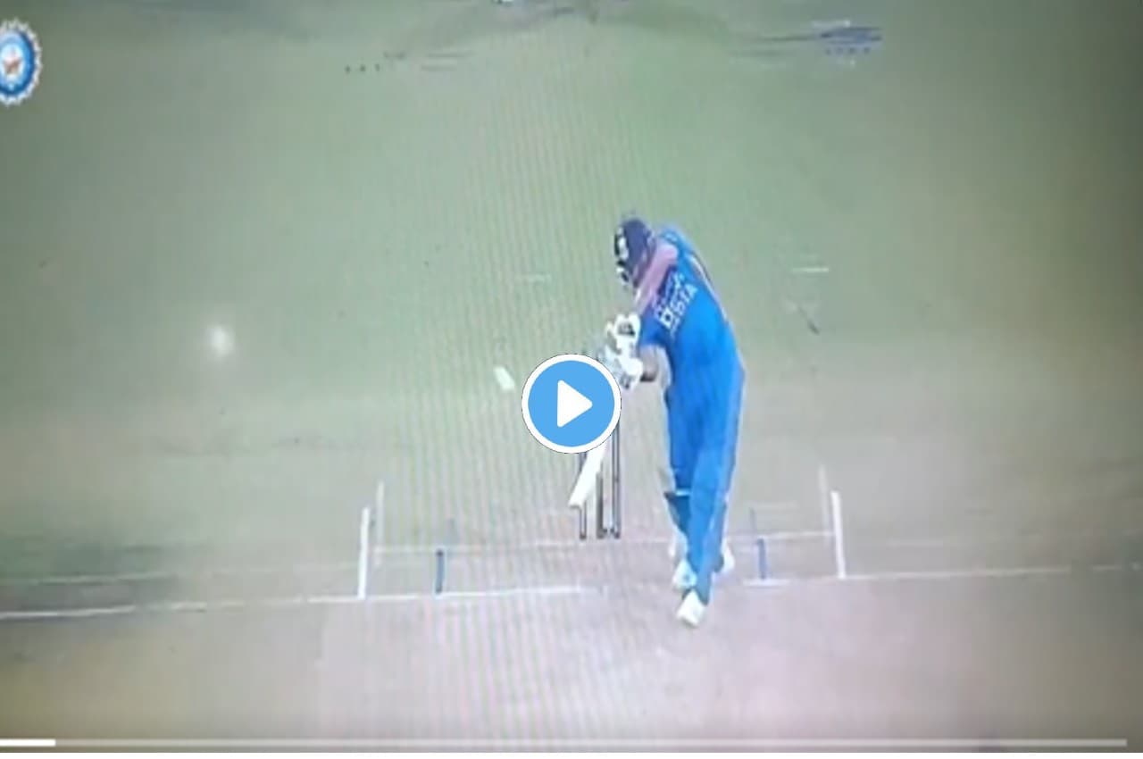 IND vs NZ: हिटमैन के बल्ले पर 144 KMPH से आई गेंद, नजाकत के साथ रोहित ने मारा खूबसूरत छक्का, देखें Video