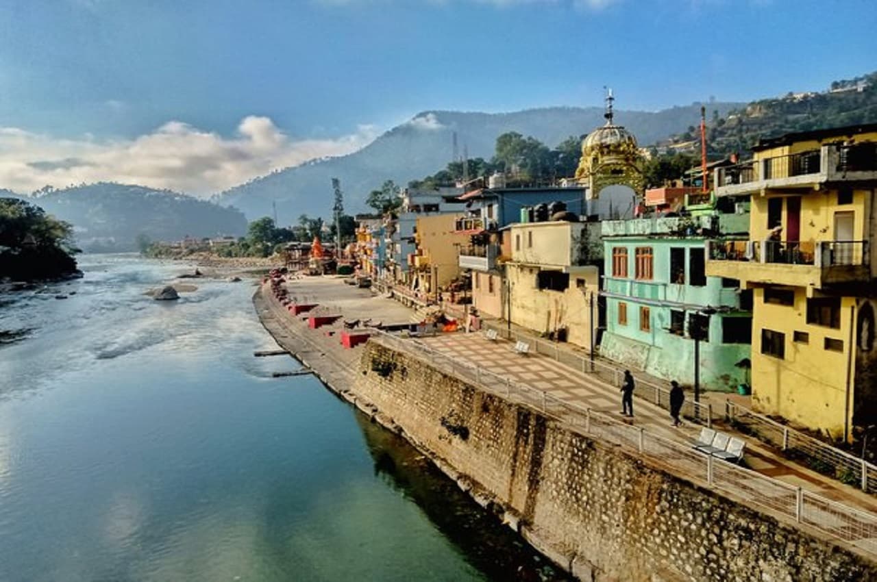 UP Tent House: प्रयाग और वाराणसी के बाद अब इस टेंट सिटी में रात गुजारें, 'रामलला' के करीब, होटल बुकिंग की भी नहीं चिंता