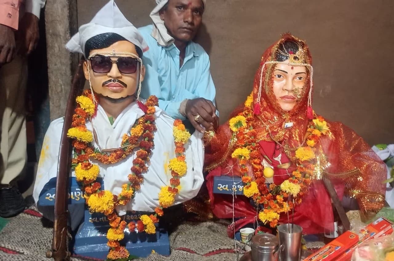 Statue Marriage: प्यार अमर हो गया! प्रेमी जोड़े की आत्महत्या के बाद परिवार ने मूर्ति बनाकर कराई शादी