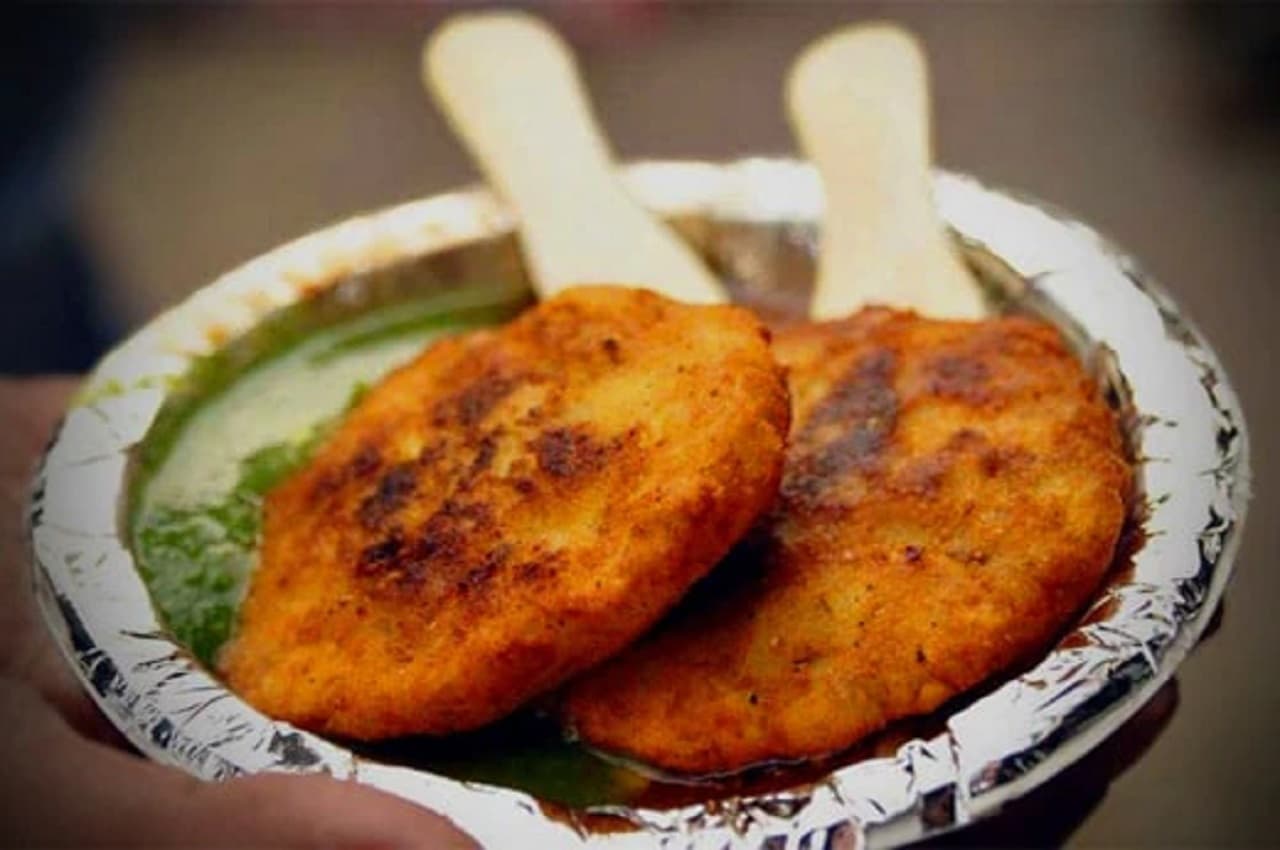 Street food lovers: छोड़ें बाहर क्यों जाना घर पर ही बनाएं लाजवाब Aloo Tikki, परफेक्ट रेसिपी है ये