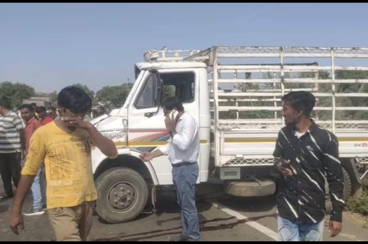 Road Accident: गुजरात के महीसागर में टेंपो और कार की जोरदार भिड़ंत, 8 की मौत और 15 घायल 