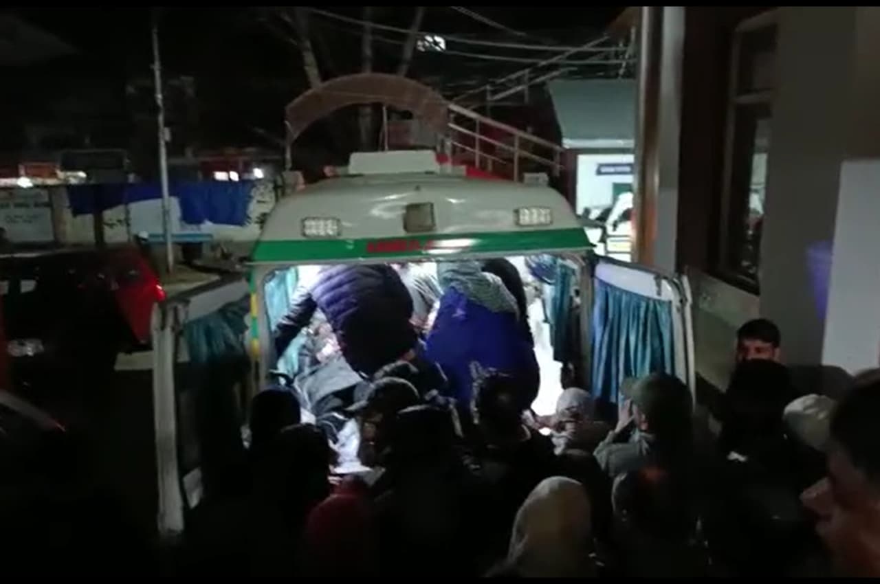 Video: दक्षिण कश्मीर में आतंकी हमला, एक घायल, इलाके में दहशत का माहौल