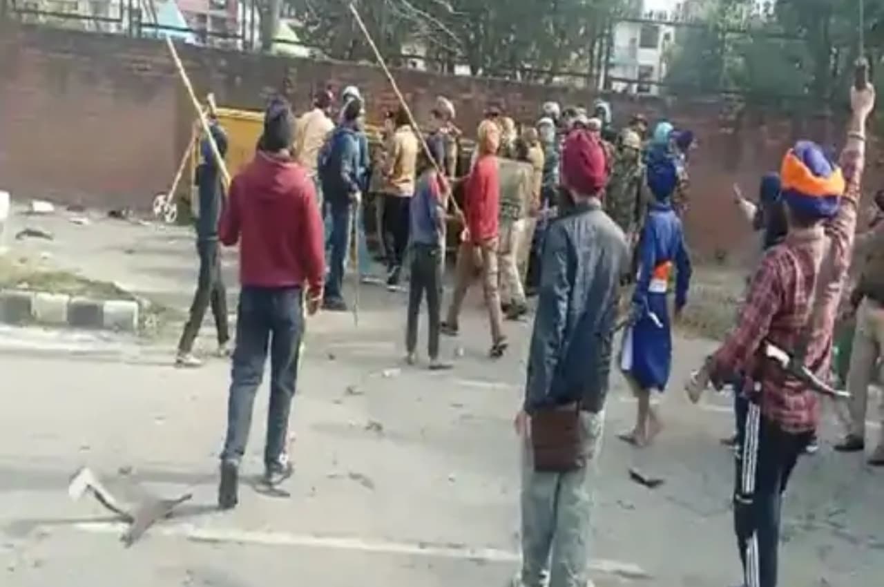Punjab News: सिख कैदियों की रिहाई पर बवाल, प्रदर्शनकारियों व पुलिस में झड़प और तोड़फोड़