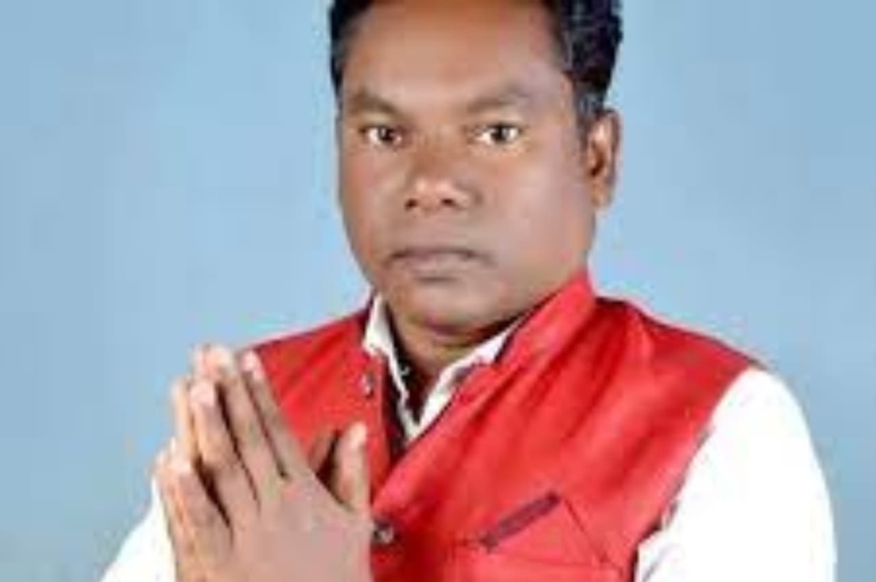 Chhattisgarh: बीजेपी नेता नीलकंठ कक्केम की कुल्हाड़ी और चाकू से गोदकर नृशंस हत्या