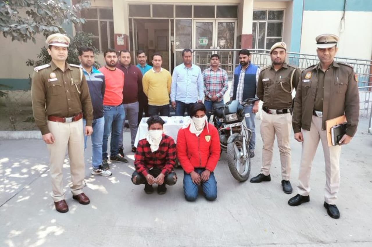 Delhi news: पंडित गैंग के दो शार्प शूटर गिरफ्तार, 4 पिस्तौल, जिंदा कारतूस बरामद